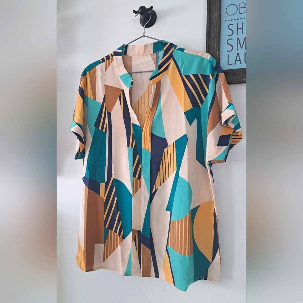 Emery Rose Geometric Print Blouse